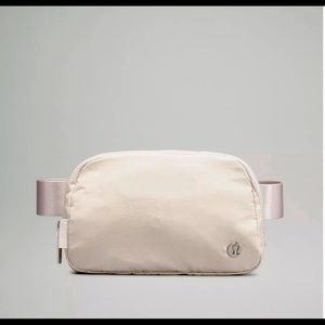 NWT Lululemon Everywhere Belt Bag